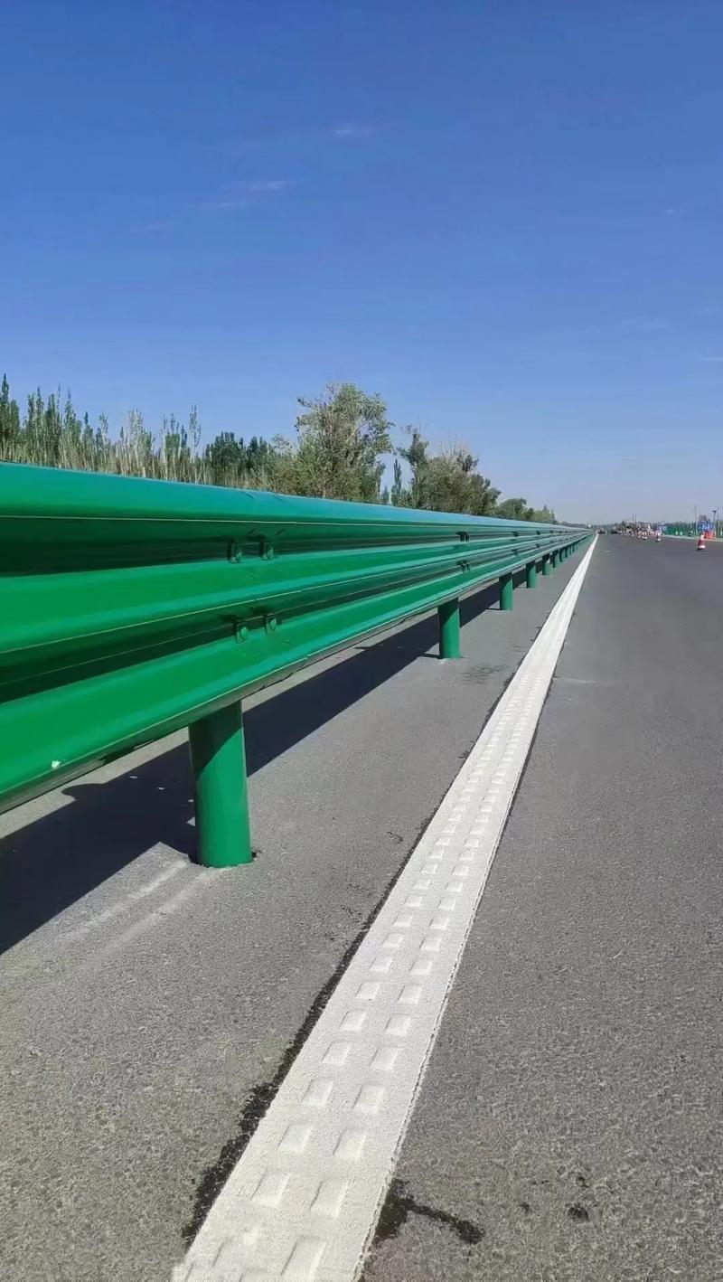 鄉(xiāng)村公路、高速公路與國(guó)省一級(jí)公路波形護(hù)欄 品質(zhì)保障，全國(guó)直發(fā)